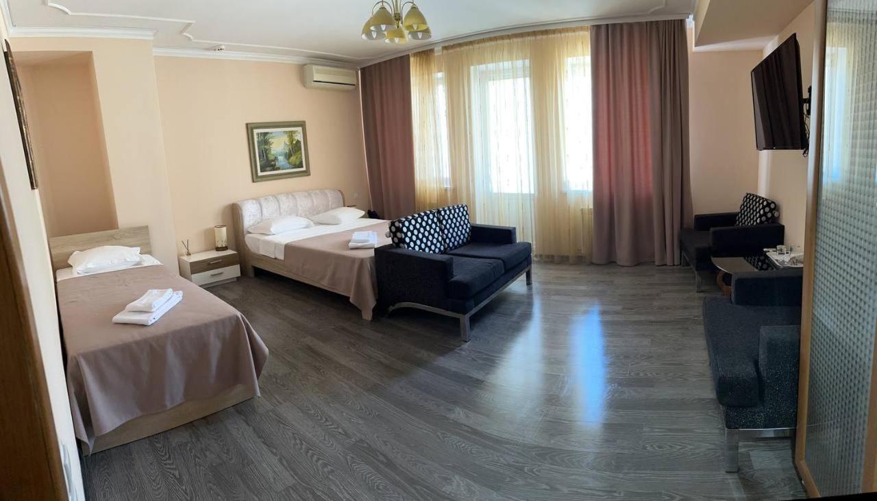 Star Rent Hotel Chisinau Bagian luar foto