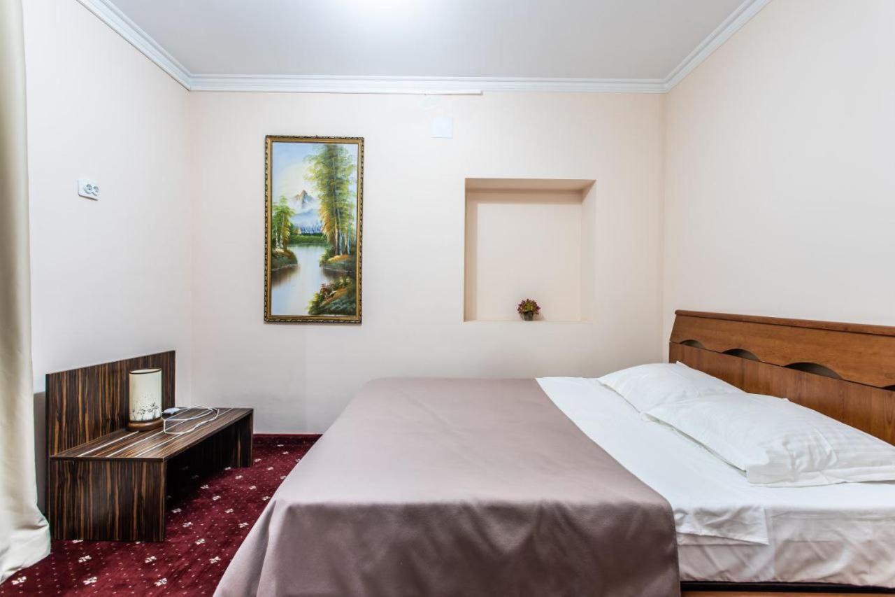 Star Rent Hotel Chisinau Bagian luar foto