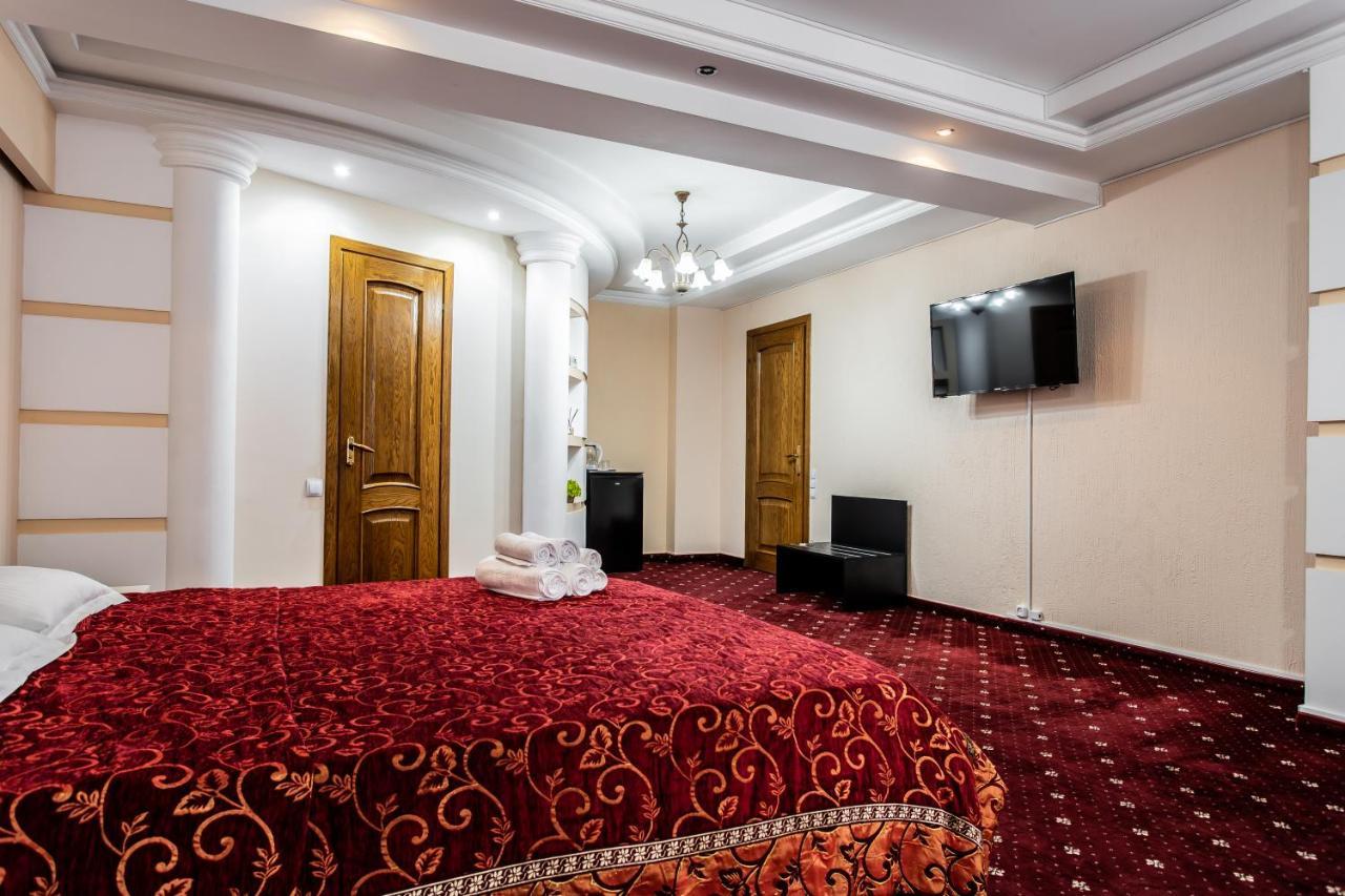 Star Rent Hotel Chisinau Bagian luar foto