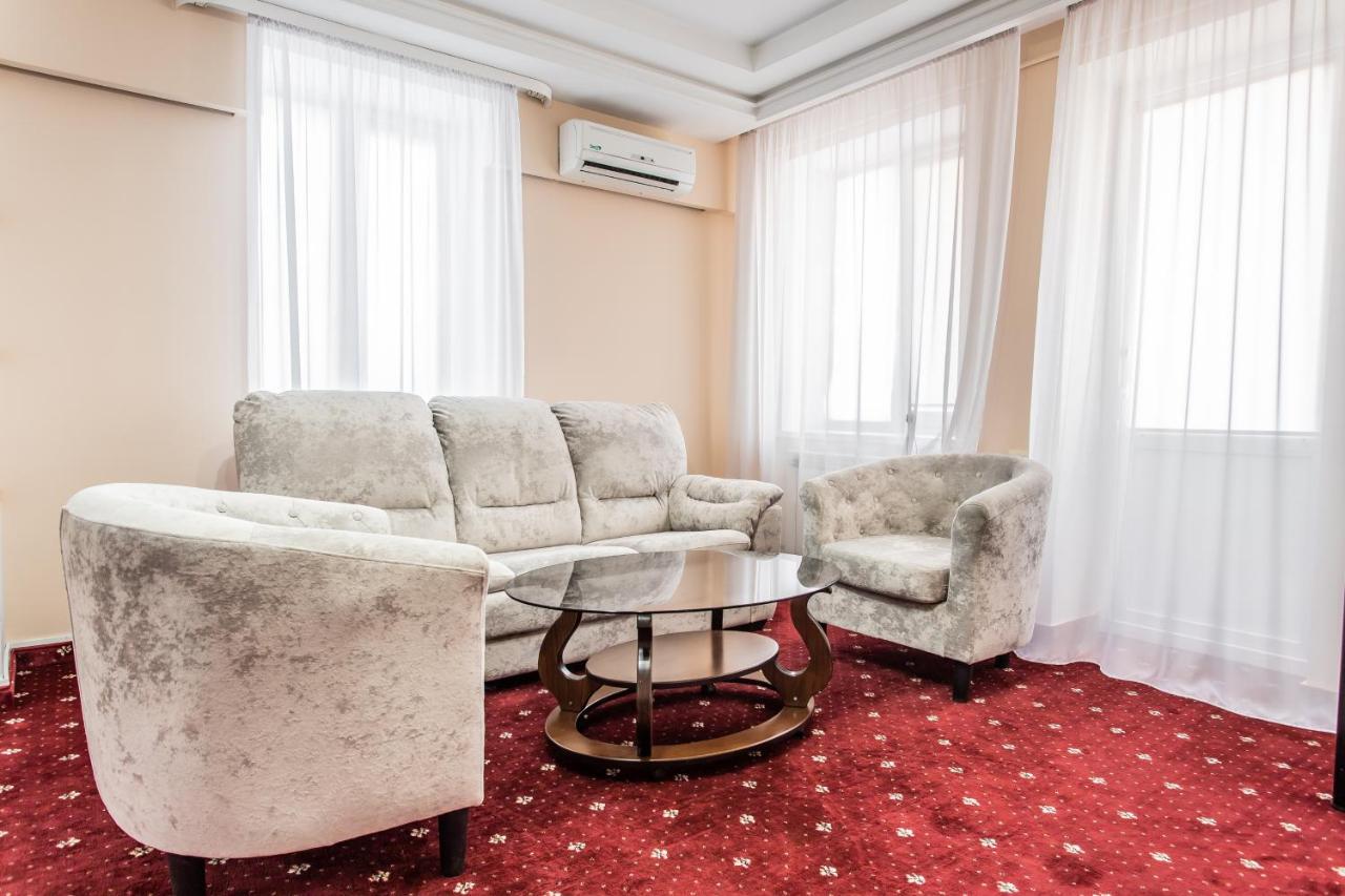 Star Rent Hotel Chisinau Bagian luar foto