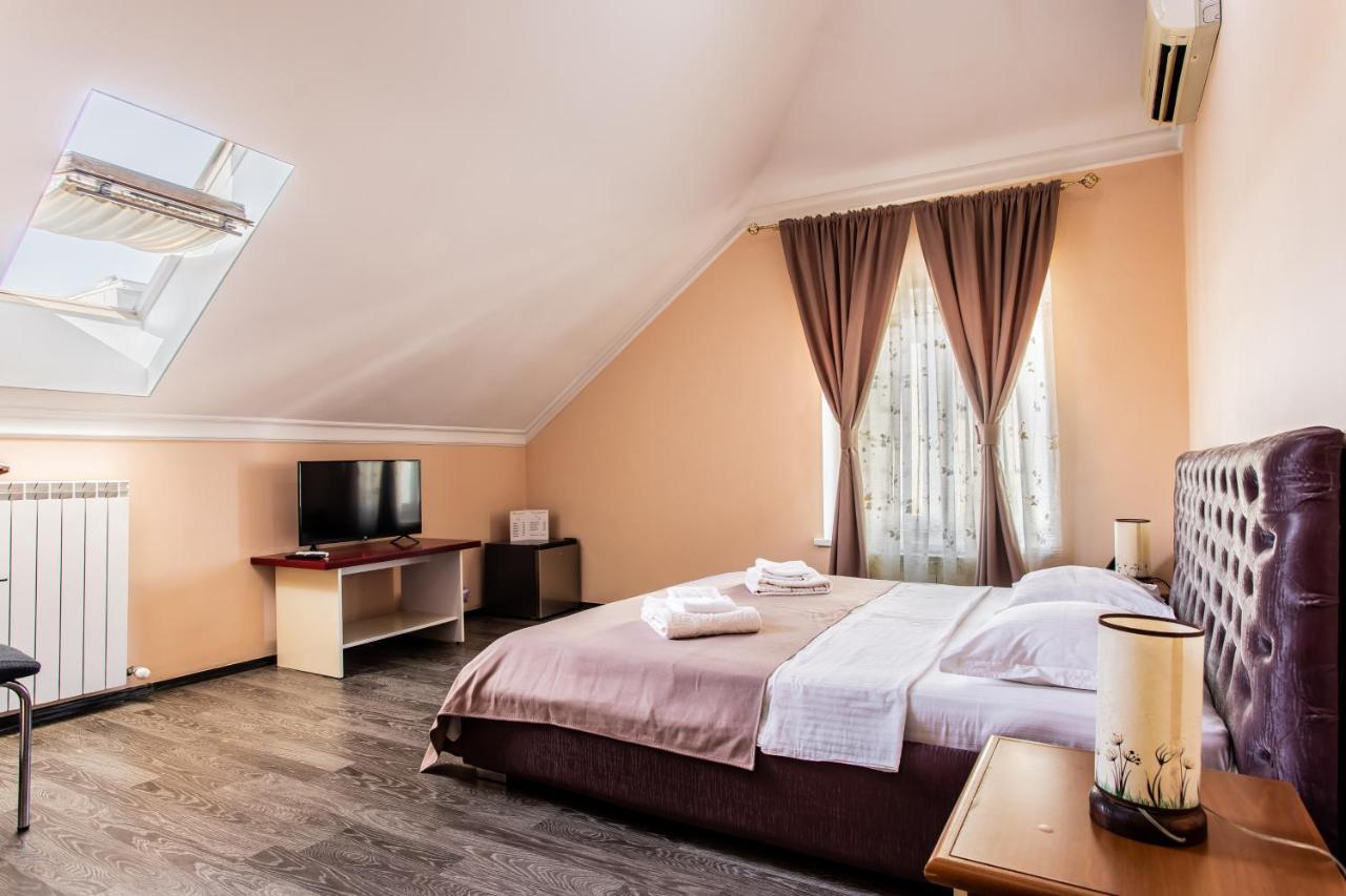 Star Rent Hotel Chisinau Bagian luar foto