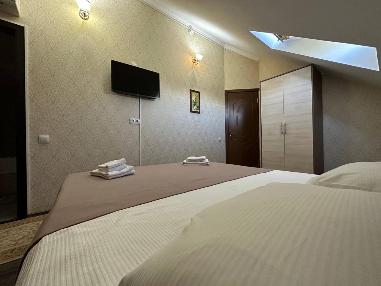 Star Rent Hotel Chisinau Bagian luar foto