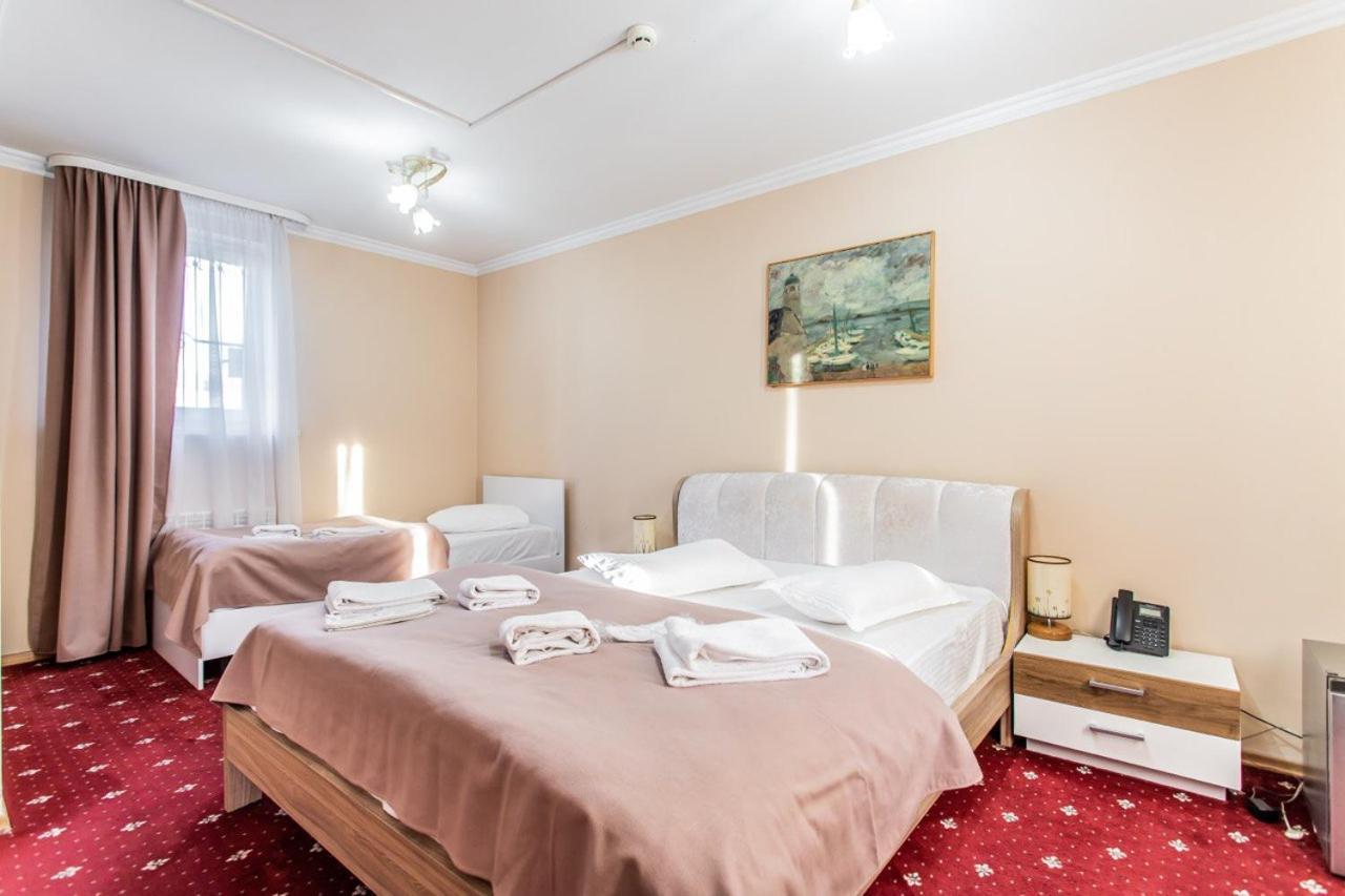 Star Rent Hotel Chisinau Bagian luar foto