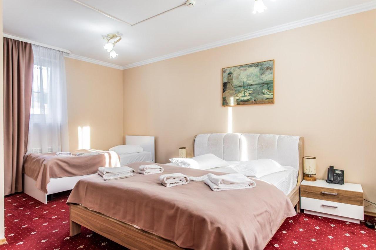 Star Rent Hotel Chisinau Bagian luar foto