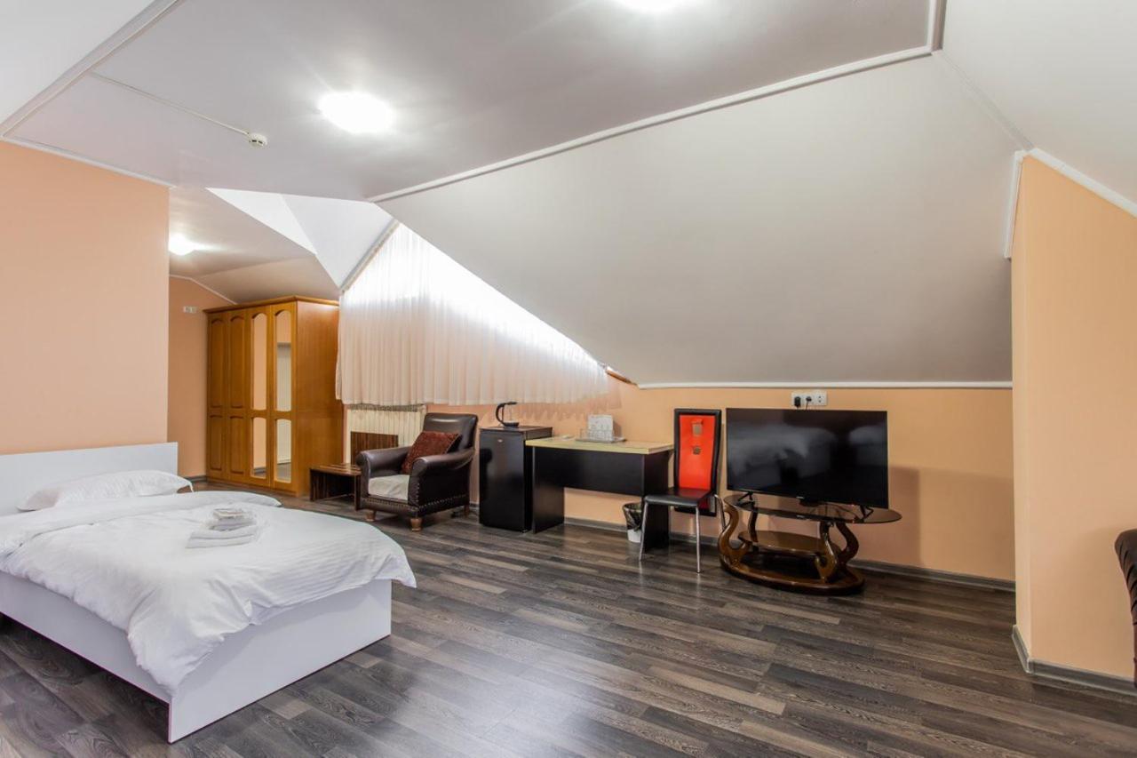 Star Rent Hotel Chisinau Bagian luar foto