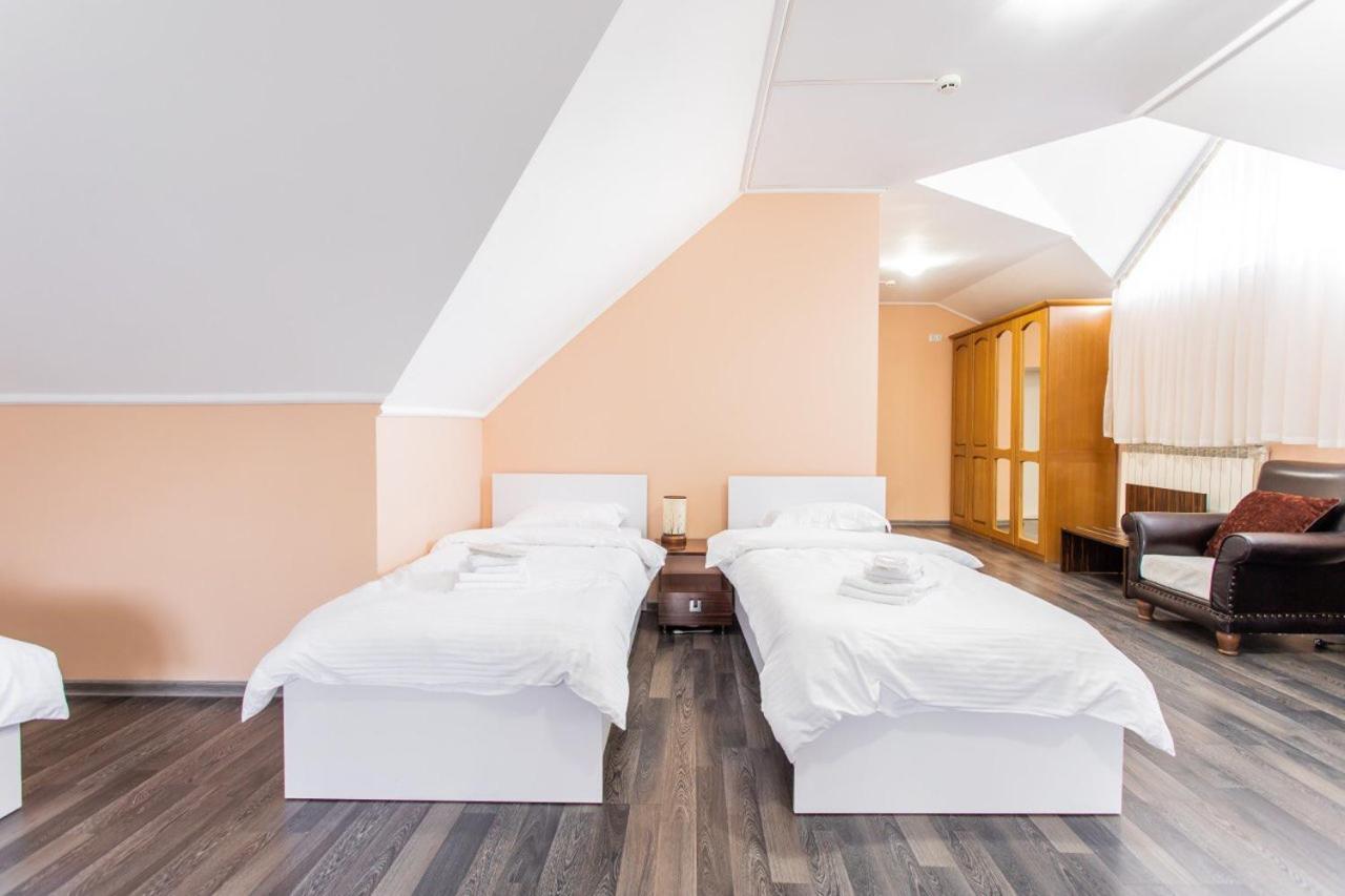 Star Rent Hotel Chisinau Bagian luar foto