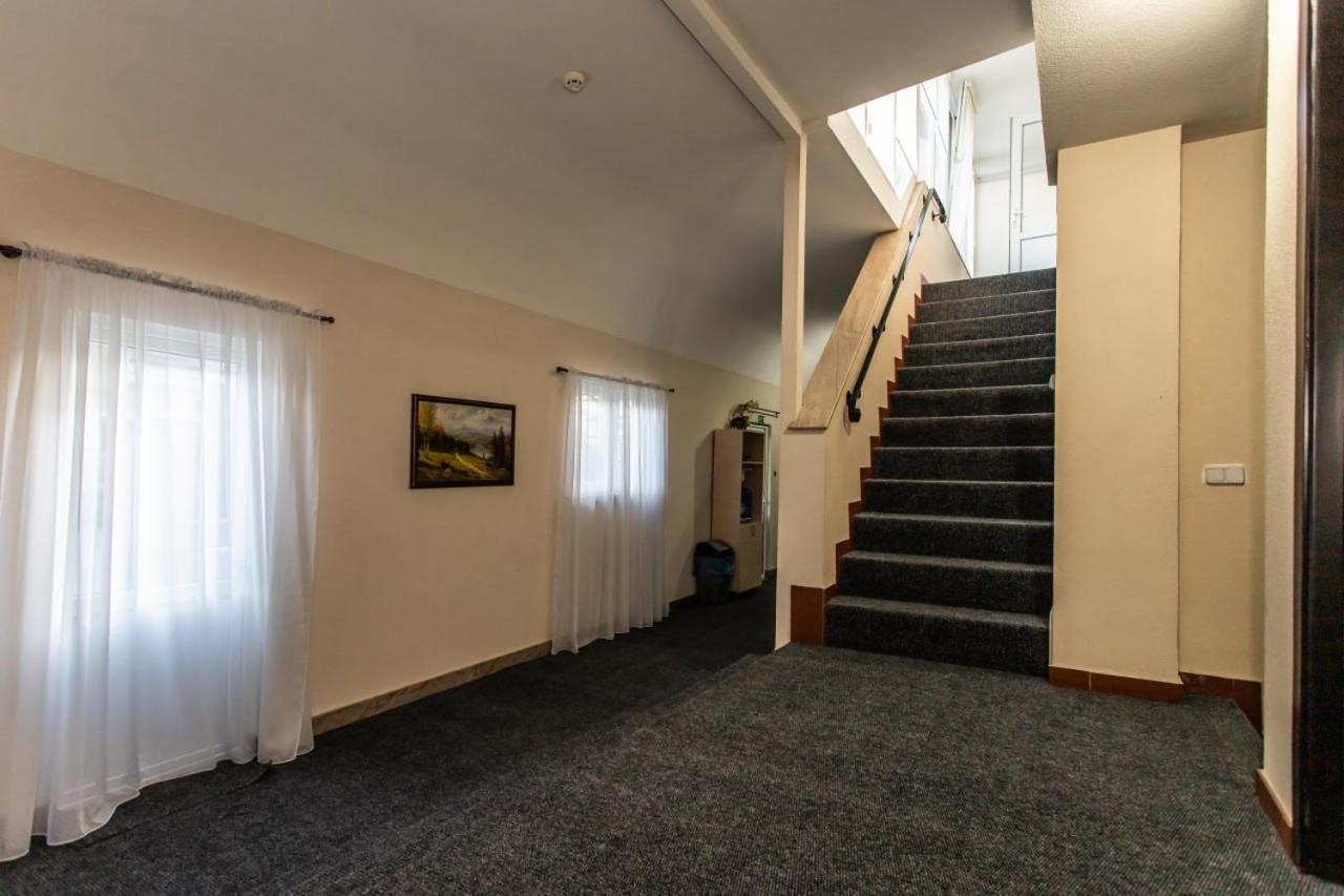Star Rent Hotel Chisinau Bagian luar foto