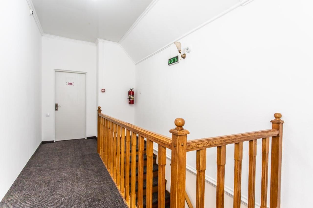 Star Rent Hotel Chisinau Bagian luar foto