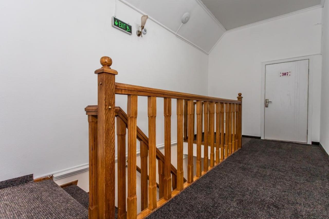 Star Rent Hotel Chisinau Bagian luar foto
