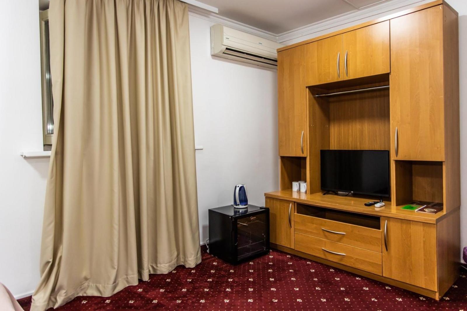 Star Rent Hotel Chisinau Bagian luar foto