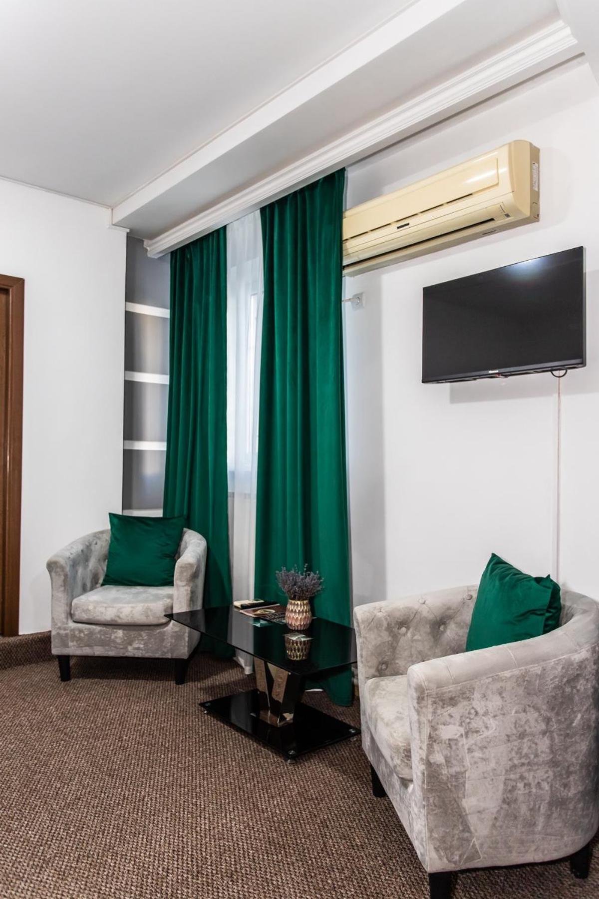 Star Rent Hotel Chisinau Bagian luar foto